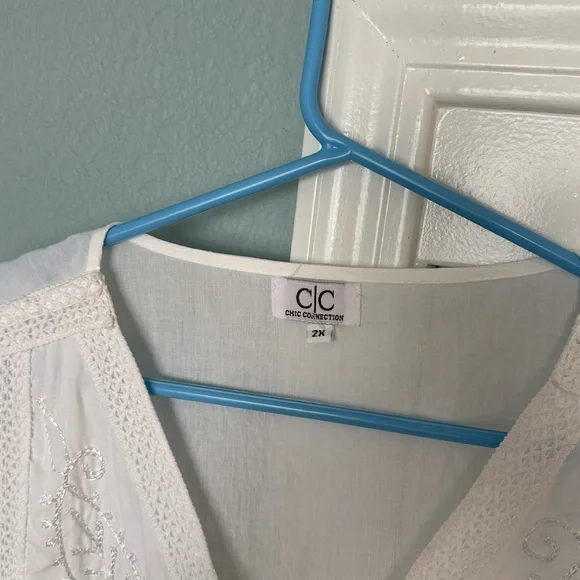 IC COLLECTION White V-Neck Embroidered Blouse - Picture 2 of 3